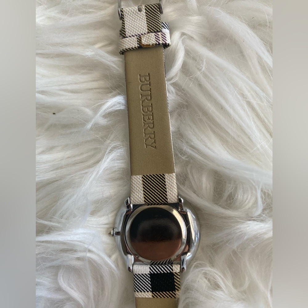 ✨Burberry rare diamond watch ✨genuine leather - Picture 6 of 9